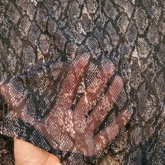 Wild Fable Sheer Snakeskin Color Longsleeve Top Size S - Picture 5 of 7